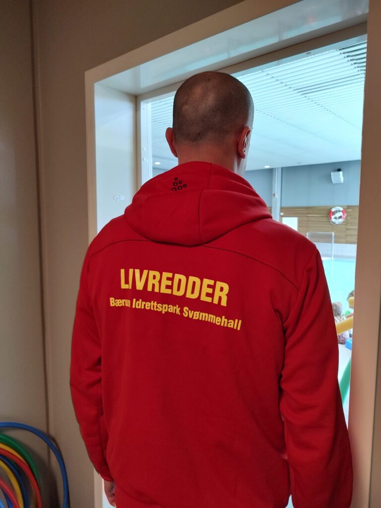 Perspektiven am Beckenrand: Bærum Idrettspark, Norwegen FORZA ROMA 1014 4