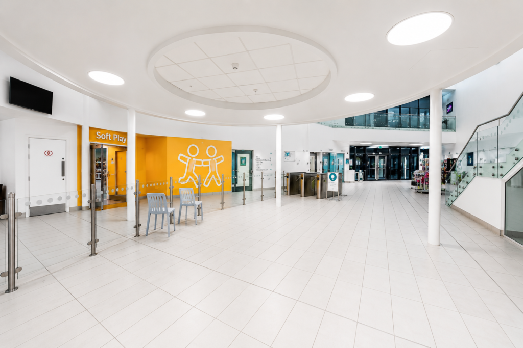 Voci dalla piscina: Riverside Leisure Centre, Regno Unito hall ok